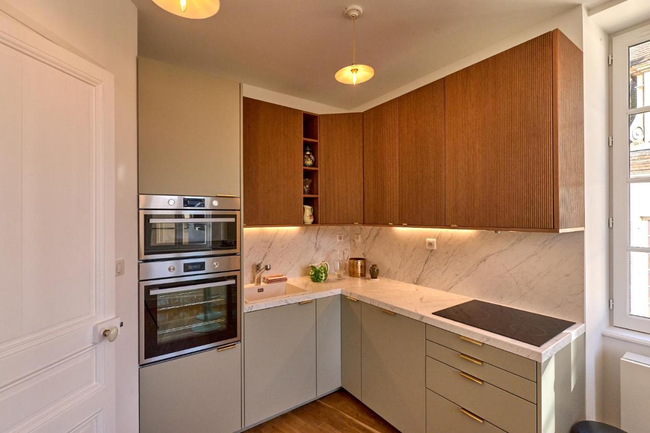 Appartement Montagnon - Les Suites Du Palais - Classe 4 Etoiles, Parking Prive, Vue Cathedrale, 3 Chambres, Primo C0Nciergerie Nevers Kültér fotó