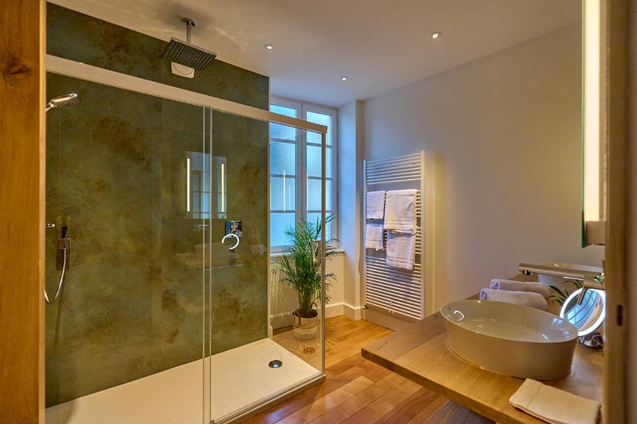 Appartement Montagnon - Les Suites Du Palais - Classe 4 Etoiles, Parking Prive, Vue Cathedrale, 3 Chambres, Primo C0Nciergerie Nevers Kültér fotó