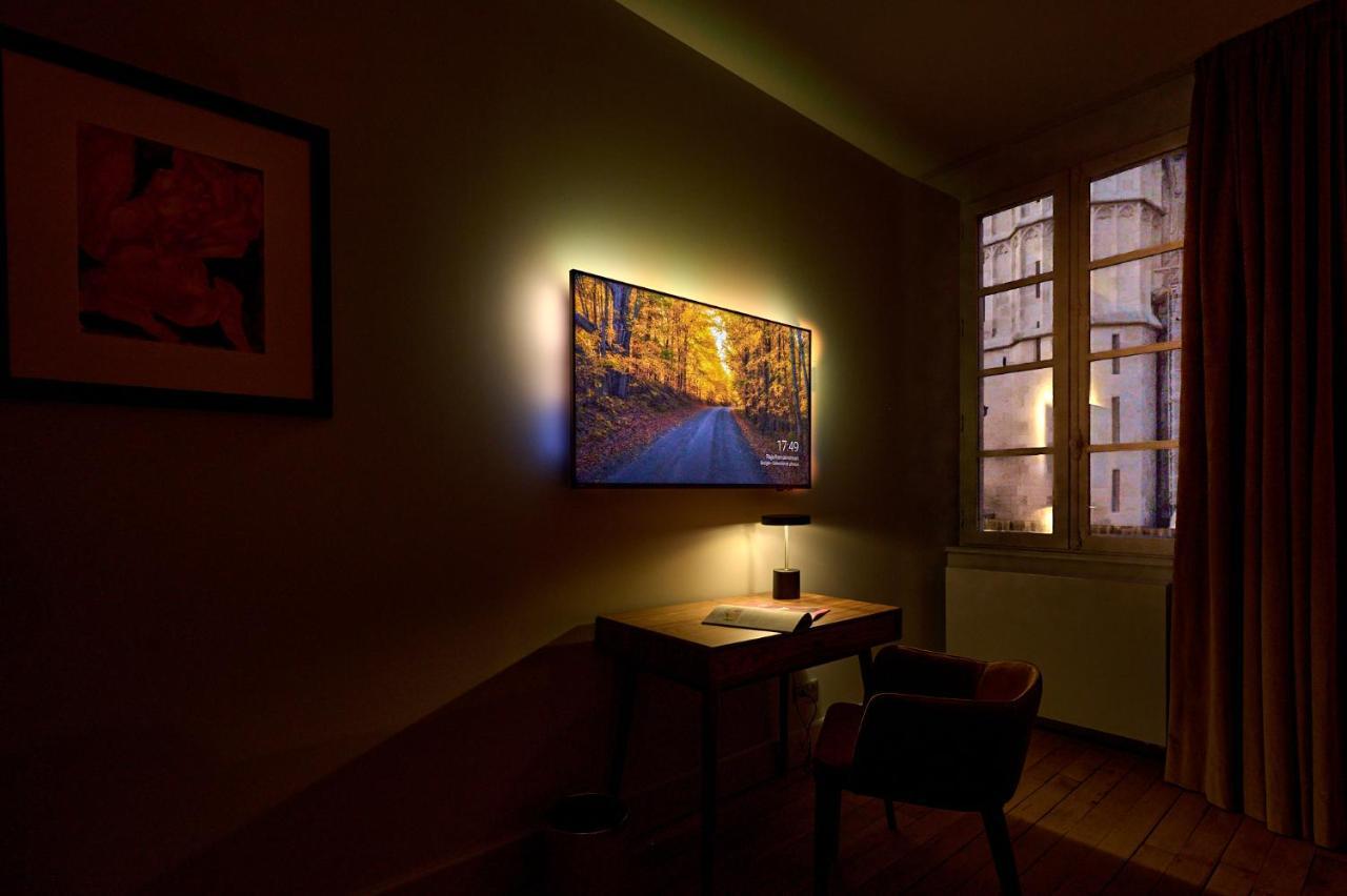 Appartement Montagnon - Les Suites Du Palais - Classe 4 Etoiles, Parking Prive, Vue Cathedrale, 3 Chambres, Primo C0Nciergerie Nevers Kültér fotó