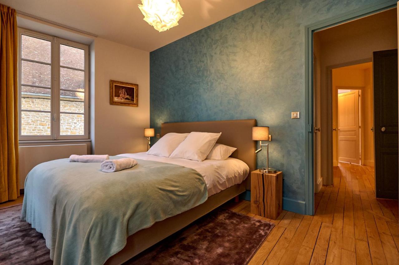 Appartement Montagnon - Les Suites Du Palais - Classe 4 Etoiles, Parking Prive, Vue Cathedrale, 3 Chambres, Primo C0Nciergerie Nevers Kültér fotó