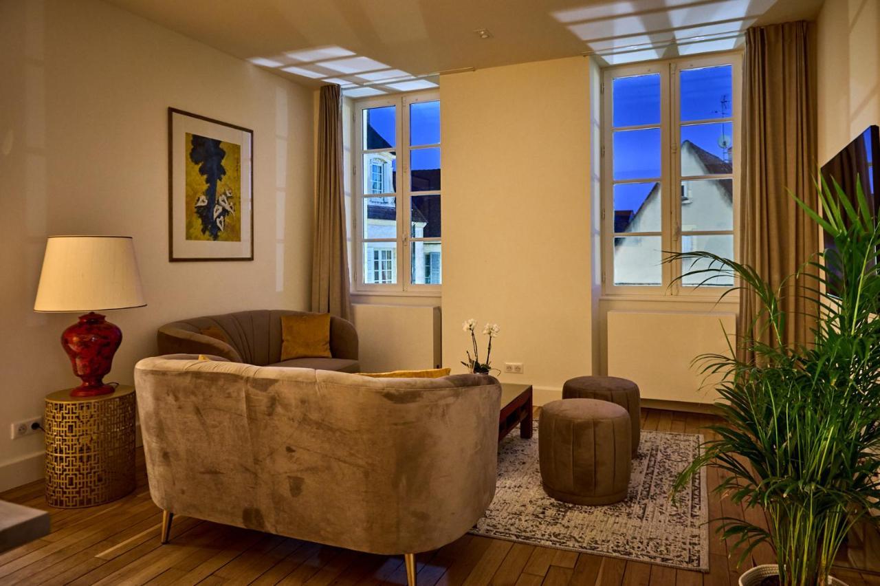 Appartement Montagnon - Les Suites Du Palais - Classe 4 Etoiles, Parking Prive, Vue Cathedrale, 3 Chambres, Primo C0Nciergerie Nevers Kültér fotó