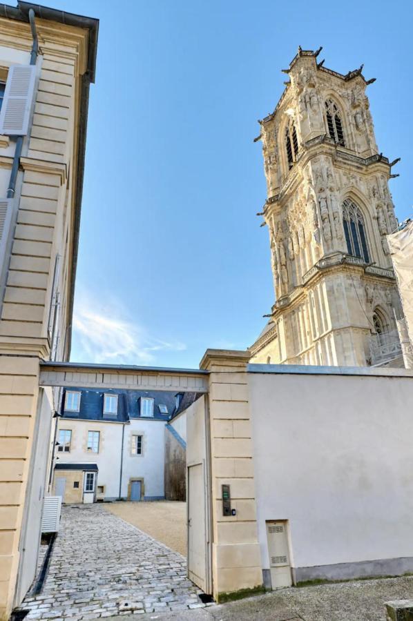 Appartement Montagnon - Les Suites Du Palais - Classe 4 Etoiles, Parking Prive, Vue Cathedrale, 3 Chambres, Primo C0Nciergerie Nevers Kültér fotó