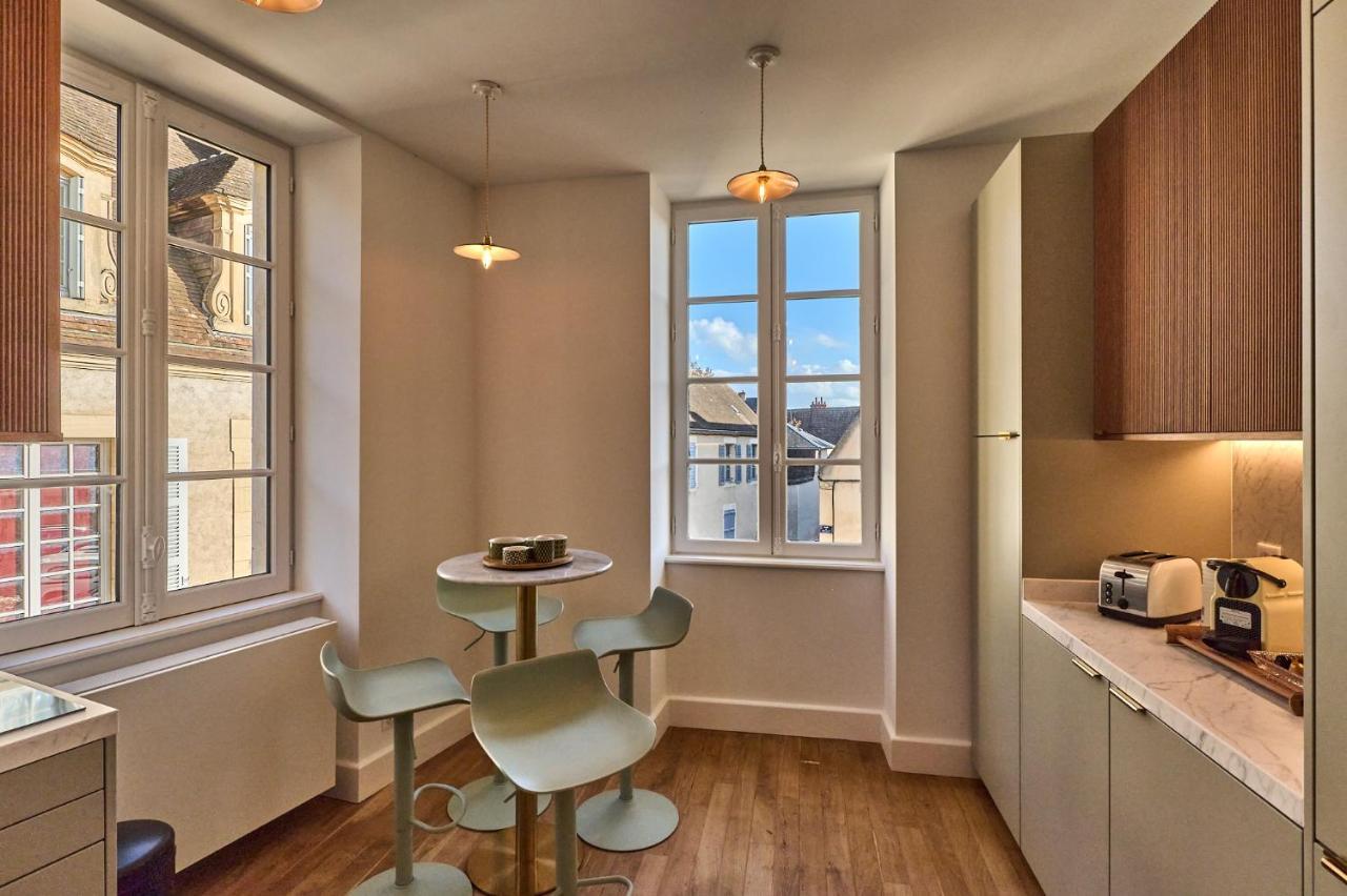 Appartement Montagnon - Les Suites Du Palais - Classe 4 Etoiles, Parking Prive, Vue Cathedrale, 3 Chambres, Primo C0Nciergerie Nevers Kültér fotó