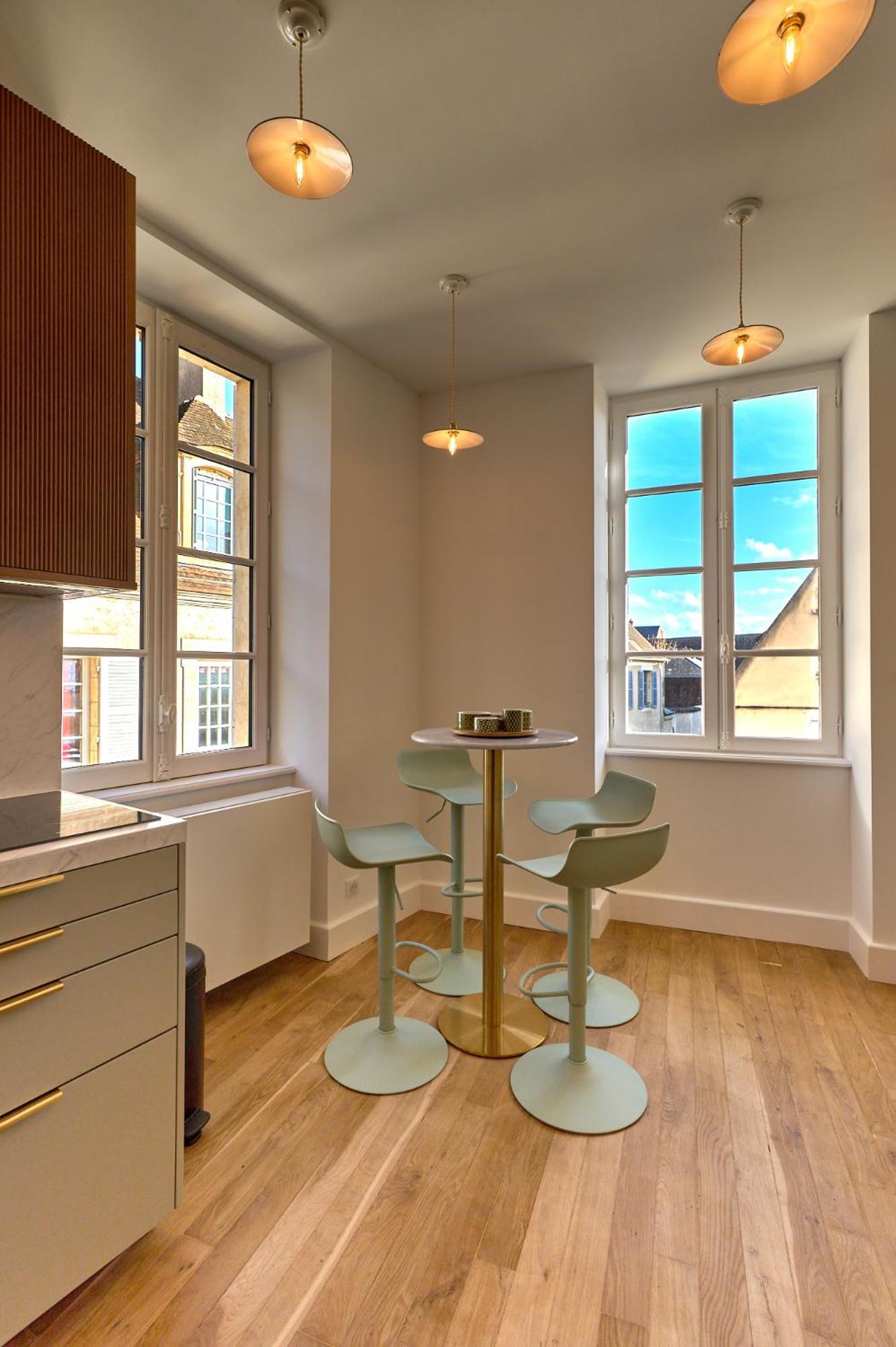 Appartement Montagnon - Les Suites Du Palais - Classe 4 Etoiles, Parking Prive, Vue Cathedrale, 3 Chambres, Primo C0Nciergerie Nevers Kültér fotó