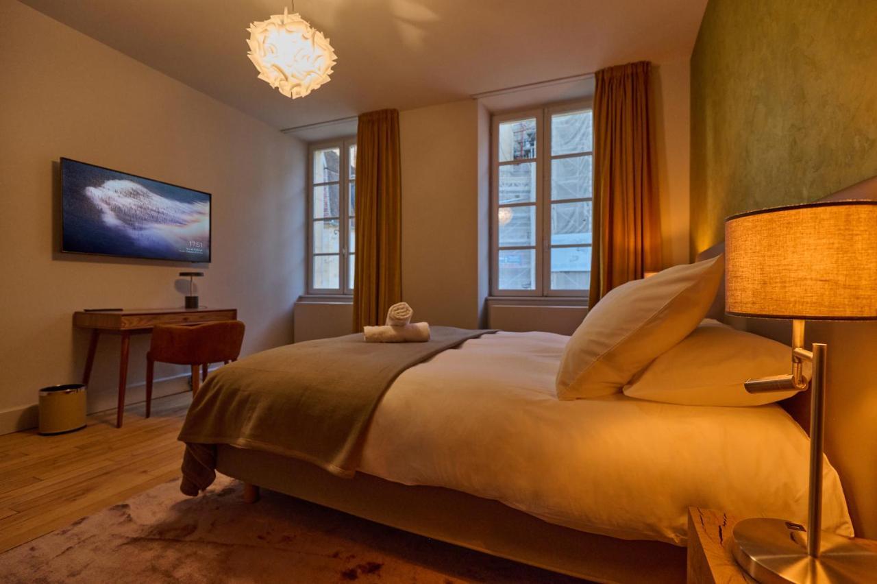 Appartement Montagnon - Les Suites Du Palais - Classe 4 Etoiles, Parking Prive, Vue Cathedrale, 3 Chambres, Primo C0Nciergerie Nevers Kültér fotó