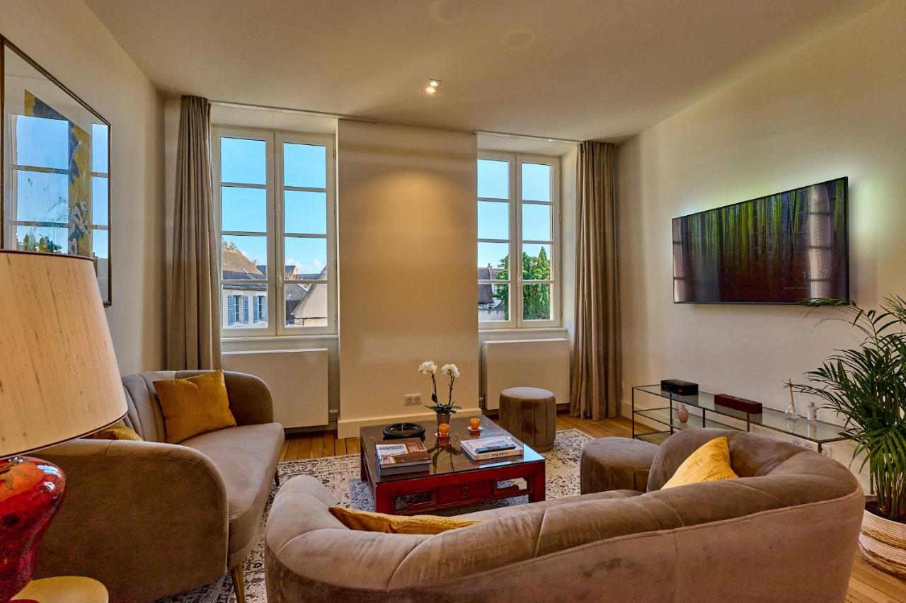 Appartement Montagnon - Les Suites Du Palais - Classe 4 Etoiles, Parking Prive, Vue Cathedrale, 3 Chambres, Primo C0Nciergerie Nevers Kültér fotó