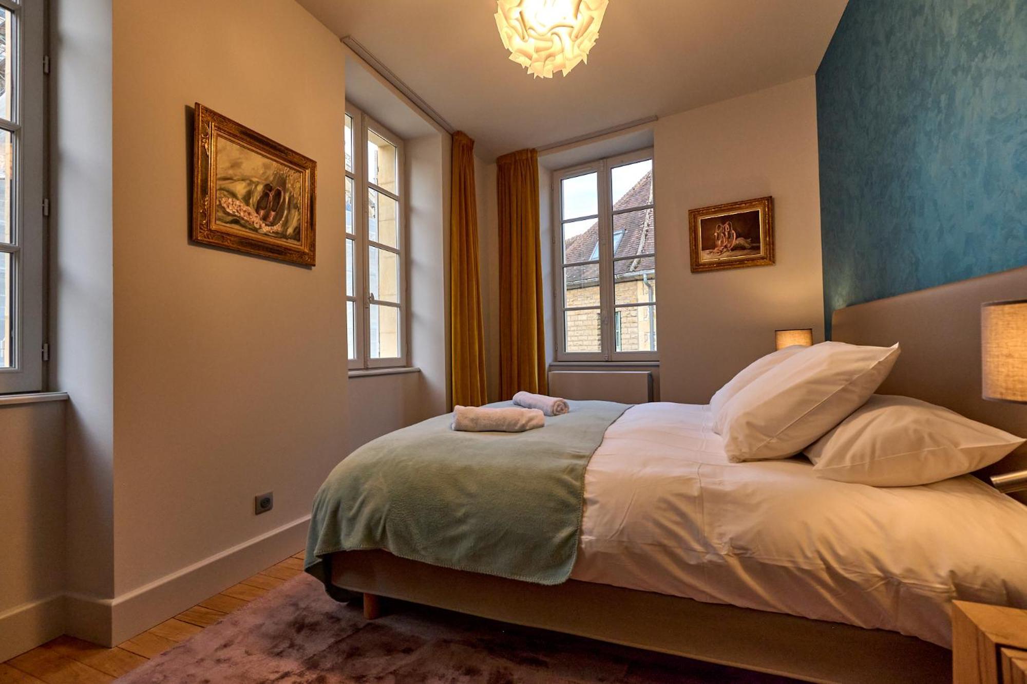 Appartement Montagnon - Les Suites Du Palais - Classe 4 Etoiles, Parking Prive, Vue Cathedrale, 3 Chambres, Primo C0Nciergerie Nevers Kültér fotó
