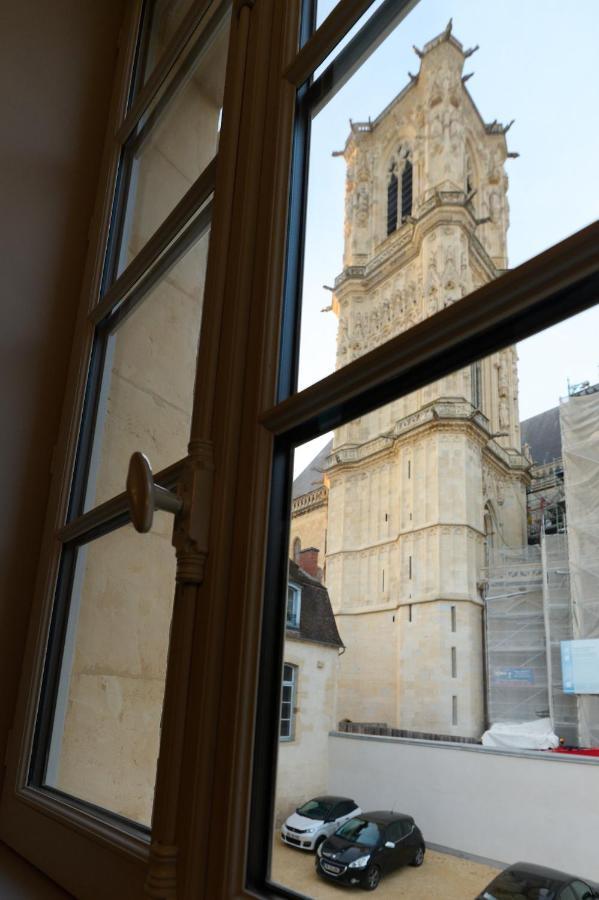 Appartement Montagnon - Les Suites Du Palais - Classe 4 Etoiles, Parking Prive, Vue Cathedrale, 3 Chambres, Primo C0Nciergerie Nevers Kültér fotó
