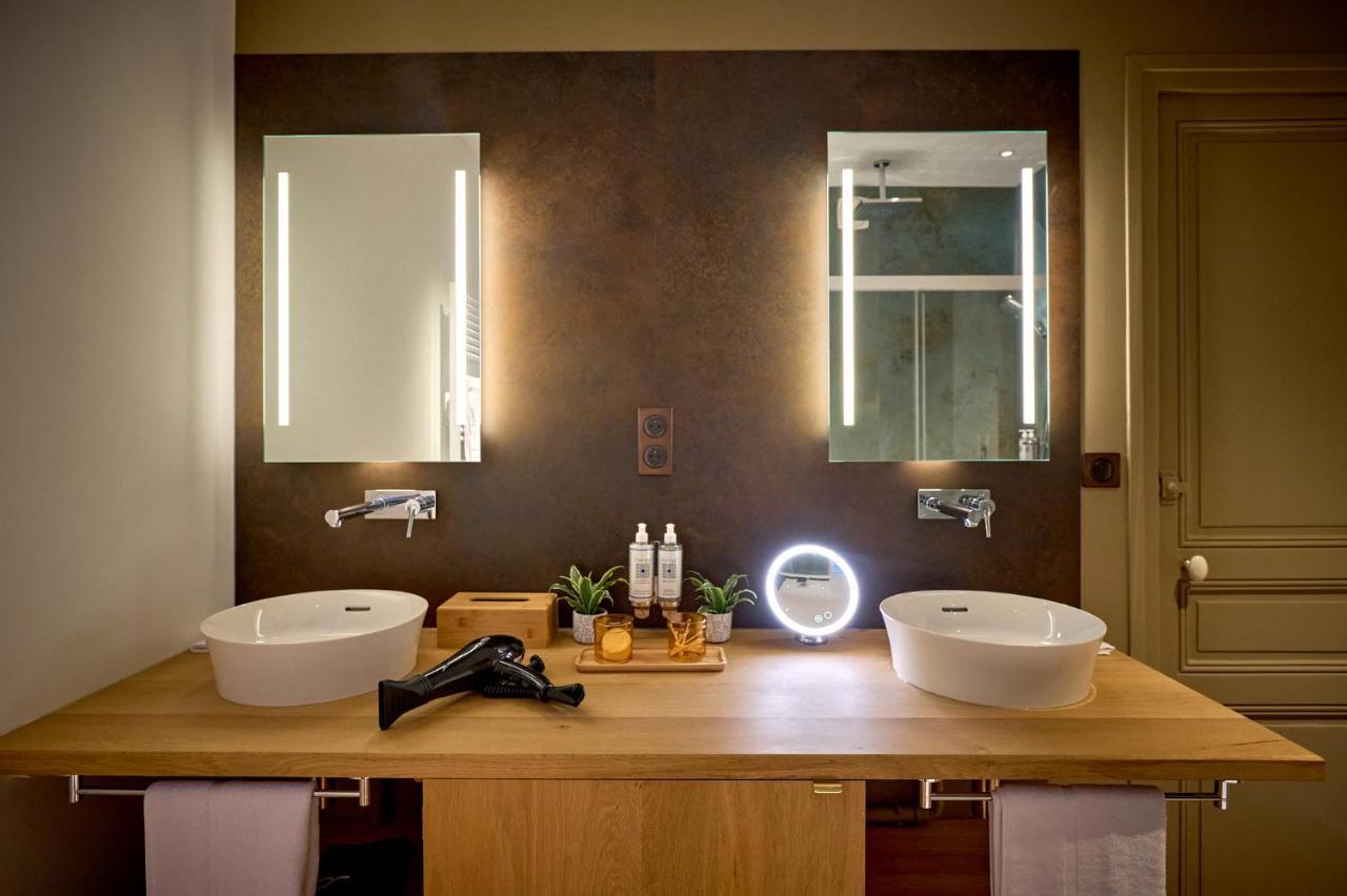 Appartement Montagnon - Les Suites Du Palais - Classe 4 Etoiles, Parking Prive, Vue Cathedrale, 3 Chambres, Primo C0Nciergerie Nevers Kültér fotó
