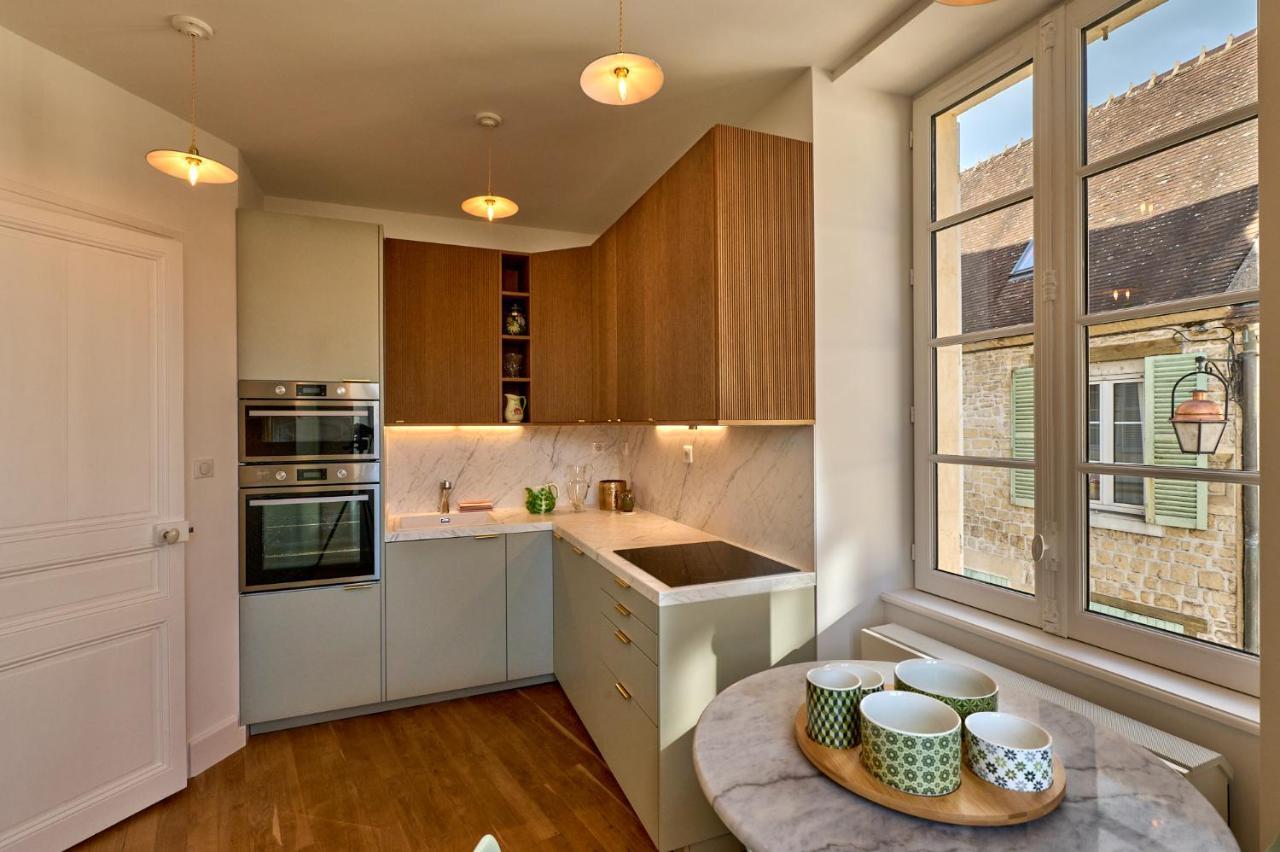 Appartement Montagnon - Les Suites Du Palais - Classe 4 Etoiles, Parking Prive, Vue Cathedrale, 3 Chambres, Primo C0Nciergerie Nevers Kültér fotó