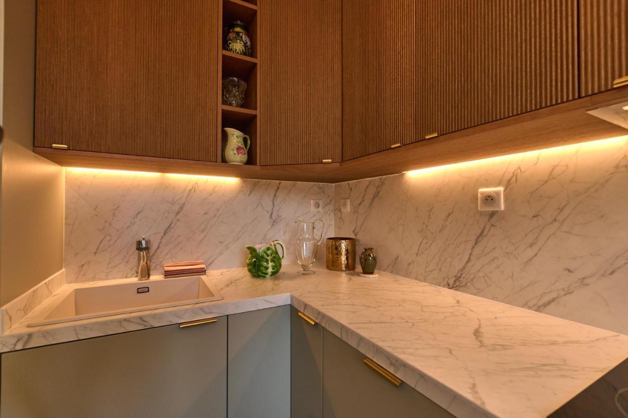Appartement Montagnon - Les Suites Du Palais - Classe 4 Etoiles, Parking Prive, Vue Cathedrale, 3 Chambres, Primo C0Nciergerie Nevers Kültér fotó