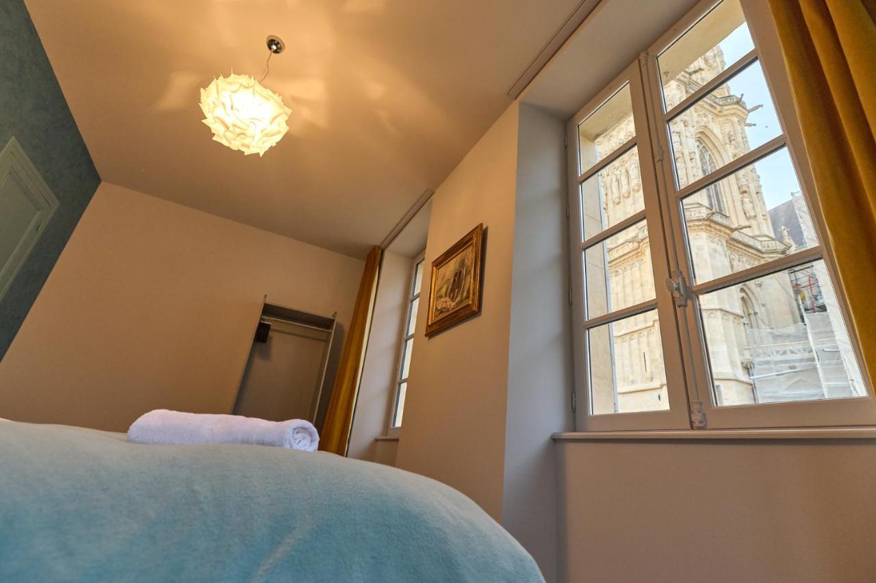 Appartement Montagnon - Les Suites Du Palais - Classe 4 Etoiles, Parking Prive, Vue Cathedrale, 3 Chambres, Primo C0Nciergerie Nevers Kültér fotó