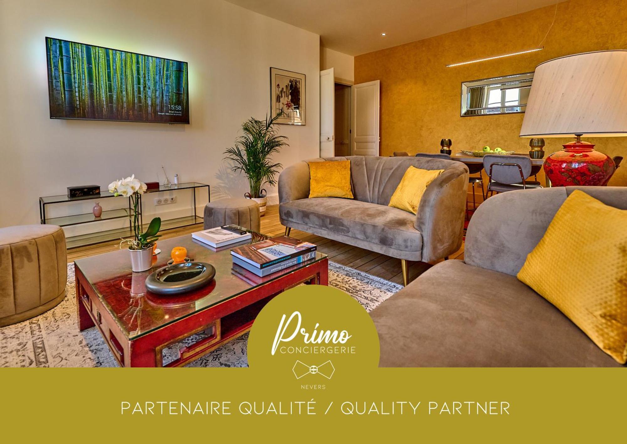 Appartement Montagnon - Les Suites Du Palais - Classe 4 Etoiles, Parking Prive, Vue Cathedrale, 3 Chambres, Primo C0Nciergerie Nevers Kültér fotó
